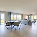 Апартаменты Strandlaeufer 5 Sterne-ferienwohnung Mit Komfort, Wellness & Ostseeblick *