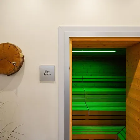 Апартаменты Strandlaeufer 5 Sterne-ferienwohnung Mit Komfort, Wellness & Ostseeblick Вустров